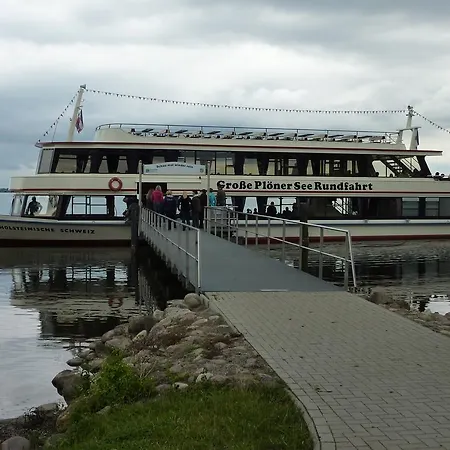 Haus Zum See Апартаменты Dersau