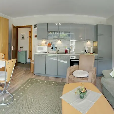 Haus Zum See Апартаменты Dersau