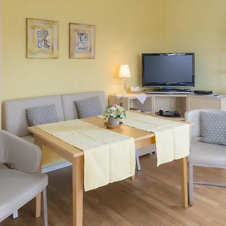 Haus Zum See Апартаменты Dersau